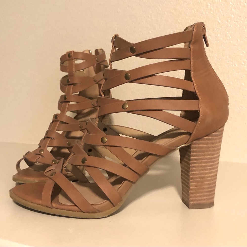 Report high-heel sandals